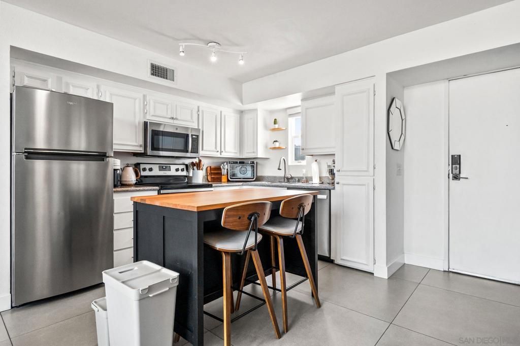 Image 9 of property listing at 221 Island Ave 503, San Diego, CA 92101