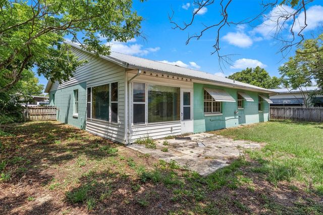 1 BONAIRE PLACE, Umatilla, FL 32784