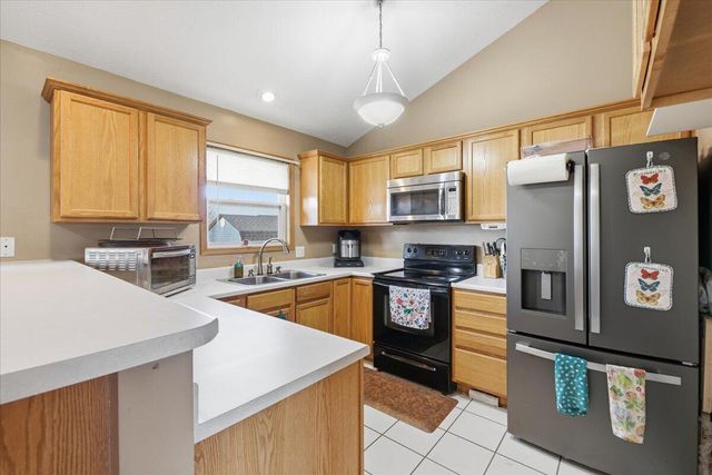 5730 MERLIN Lane, Council Bluffs, IA 51501