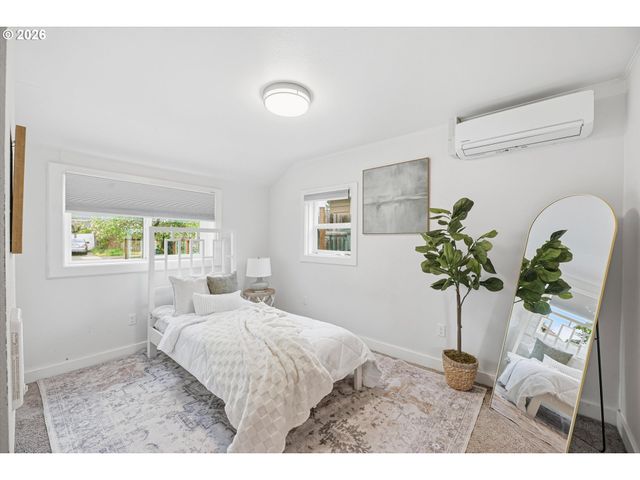 7934 Se REEDWAY St, Portland, OR 97206