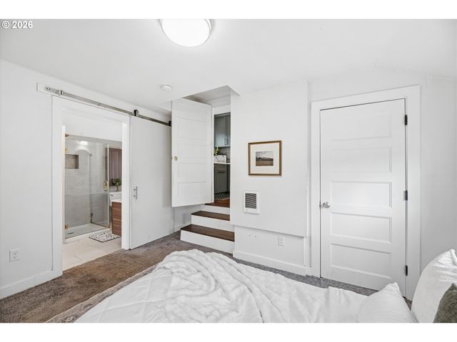 7934 Se REEDWAY St, Portland, OR 97206