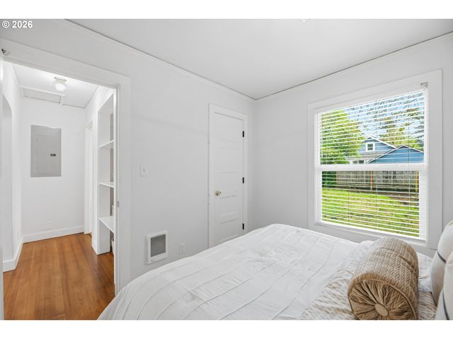 7934 Se REEDWAY St, Portland, OR 97206