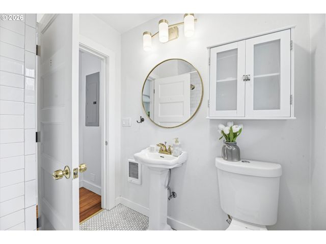 7934 Se REEDWAY St, Portland, OR 97206