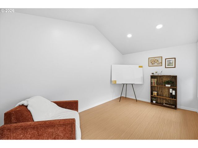 7934 Se REEDWAY St, Portland, OR 97206