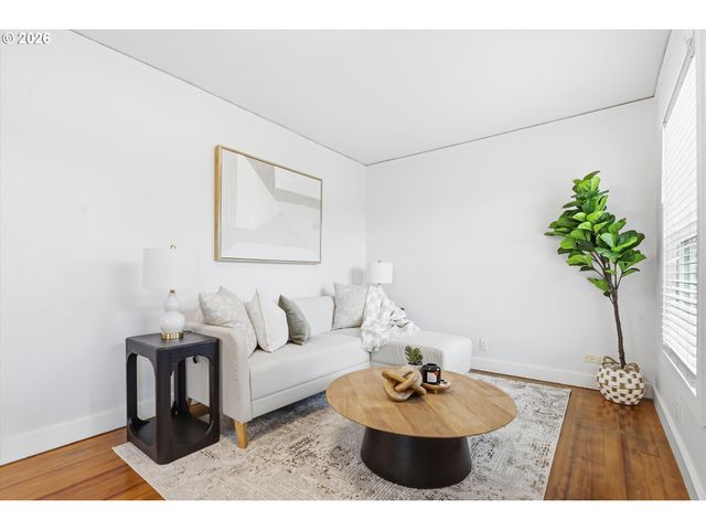 7934 Se REEDWAY St, Portland, OR 97206