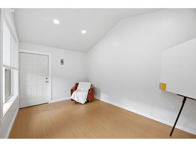 7934 Se REEDWAY St, Portland, OR 97206