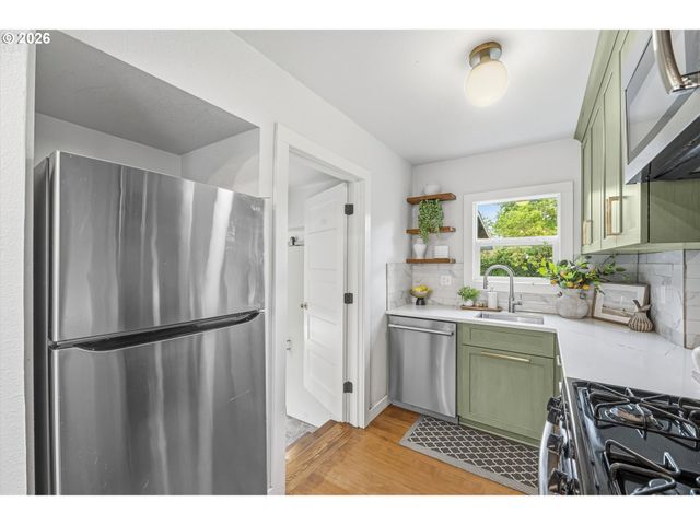 7934 Se REEDWAY St, Portland, OR 97206