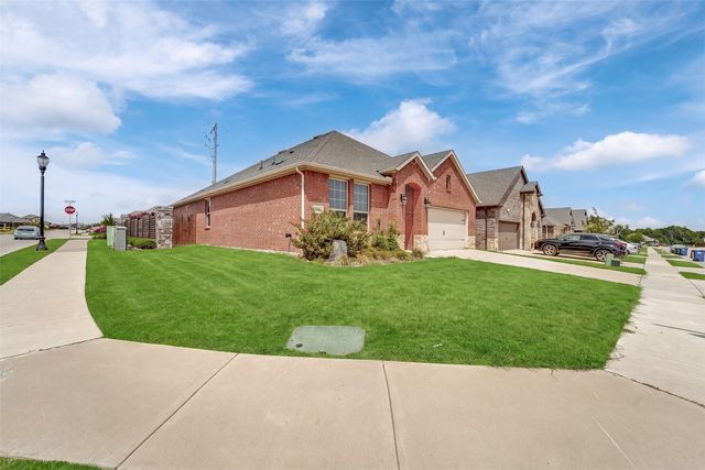 3303 Brady Starr Drive, Aubrey, TX 76227
