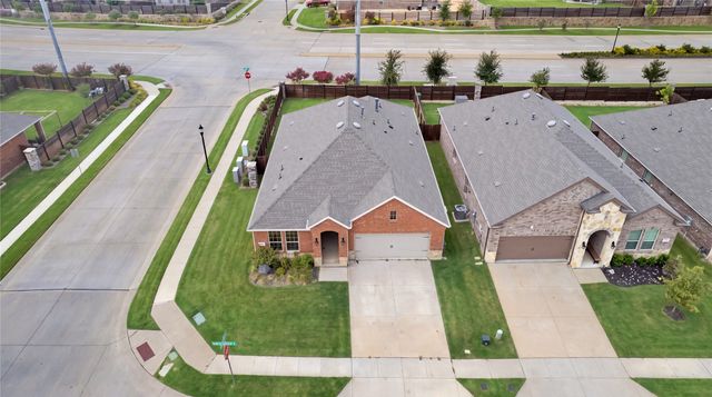 3303 Brady Starr Drive, Aubrey, TX 76227