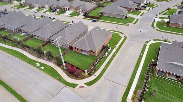 3303 Brady Starr Drive, Aubrey, TX 76227