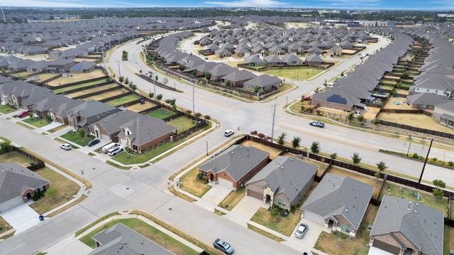 3303 Brady Starr Drive, Aubrey, TX 76227