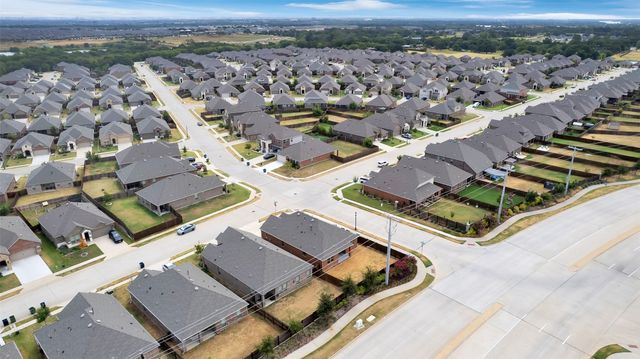 3303 Brady Starr Drive, Aubrey, TX 76227