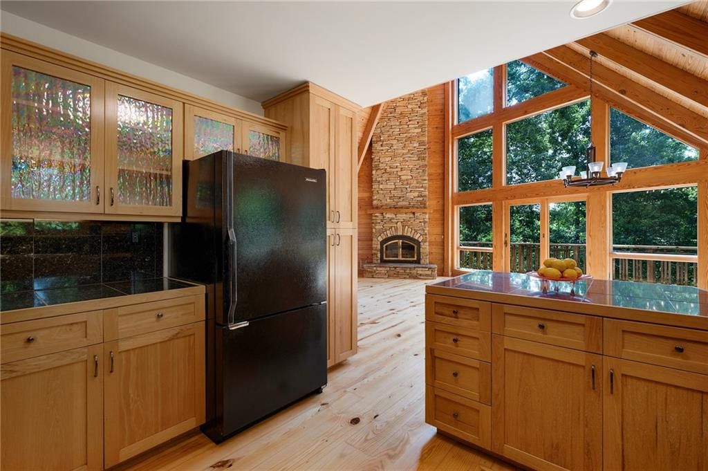 Image 15 of property listing at 464 Poole Road, Ball Ground, GA 30107