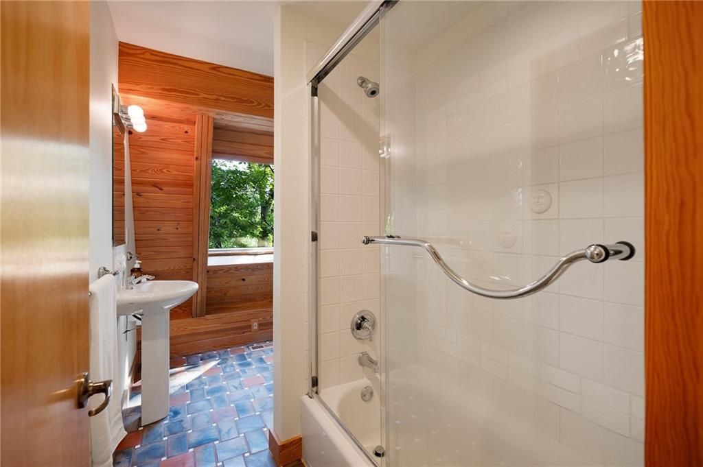 Image 16 of property listing at 464 Poole Road, Ball Ground, GA 30107