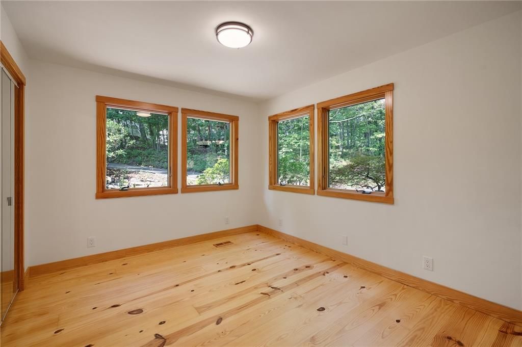 Image 19 of property listing at 464 Poole Road, Ball Ground, GA 30107