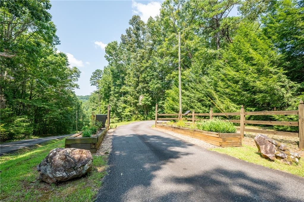 Image 2 of property listing at 464 Poole Road, Ball Ground, GA 30107