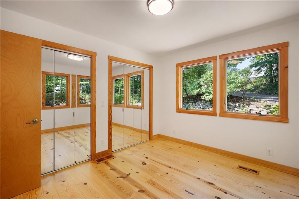 Image 20 of property listing at 464 Poole Road, Ball Ground, GA 30107