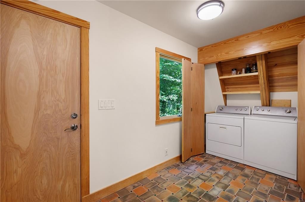 Image 21 of property listing at 464 Poole Road, Ball Ground, GA 30107