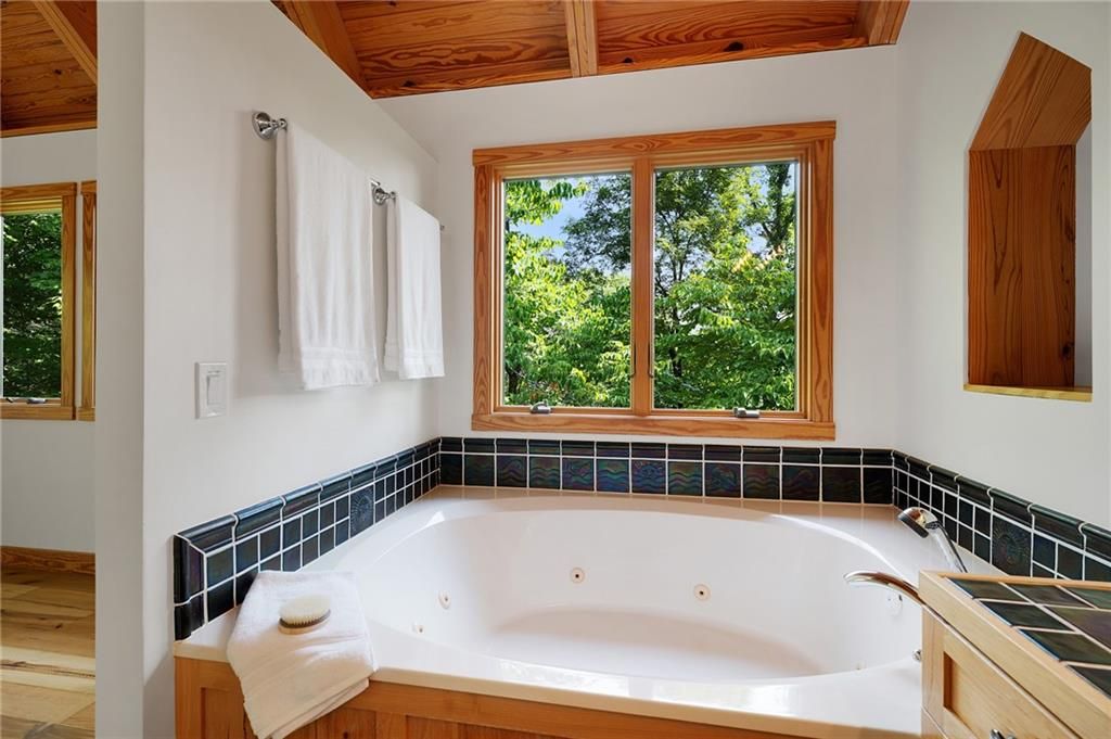 Image 27 of property listing at 464 Poole Road, Ball Ground, GA 30107