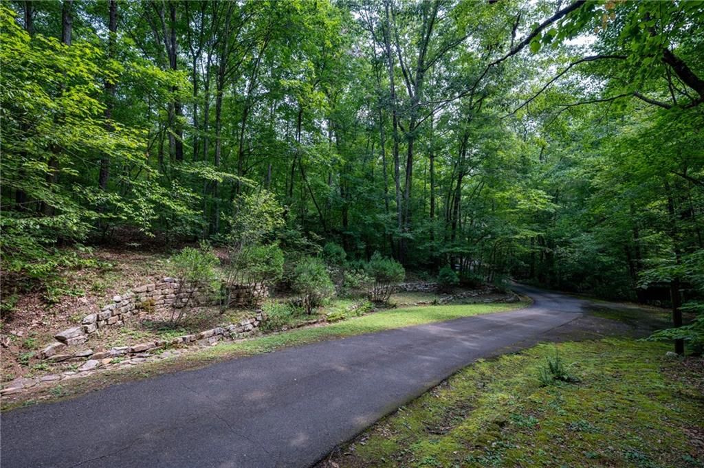 Image 3 of property listing at 464 Poole Road, Ball Ground, GA 30107