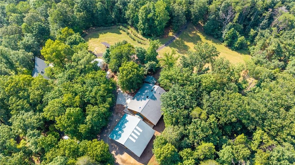 Image 5 of property listing at 464 Poole Road, Ball Ground, GA 30107