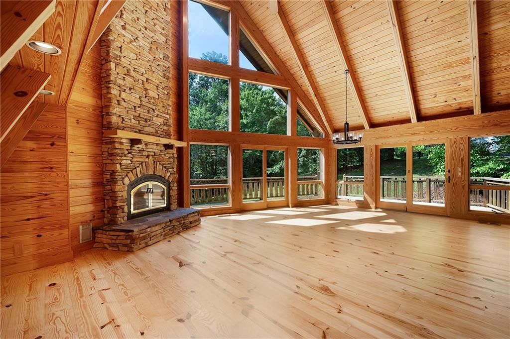 Image 9 of property listing at 464 Poole Road, Ball Ground, GA 30107