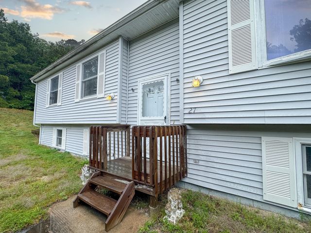 27 Treetop Way, Plymouth, MA 02360