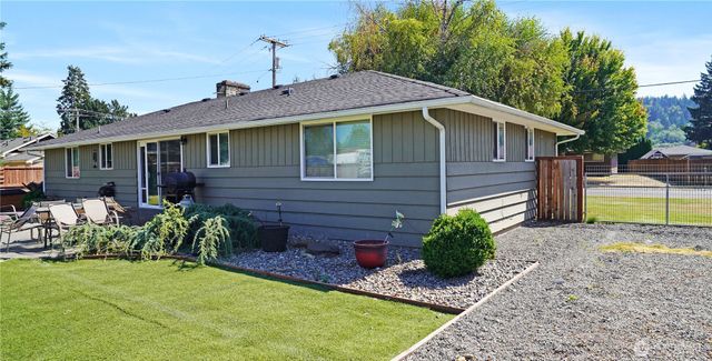 1209 10th Avenue SE, Puyallup, WA 98372