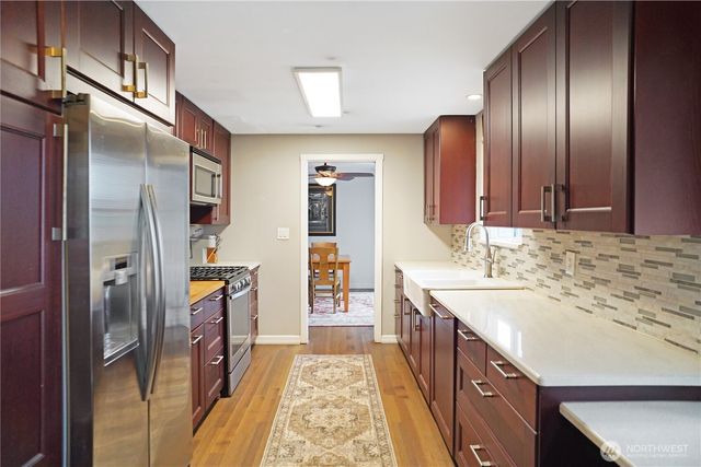 1209 10th Avenue SE, Puyallup, WA 98372