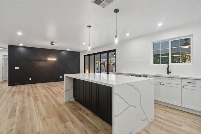 8525 E Clarendon Avenue, Scottsdale, AZ 85251