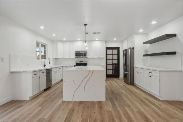 8525 E Clarendon Avenue, Scottsdale, AZ 85251