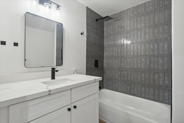8525 E Clarendon Avenue, Scottsdale, AZ 85251