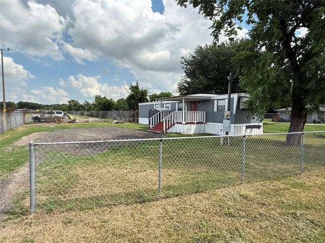 4514 W Cedar Bayou Lynchburg Road, Baytown, TX 77521