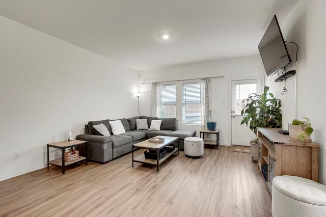 207 Soapstone PASS, Maxwell, TX 78656