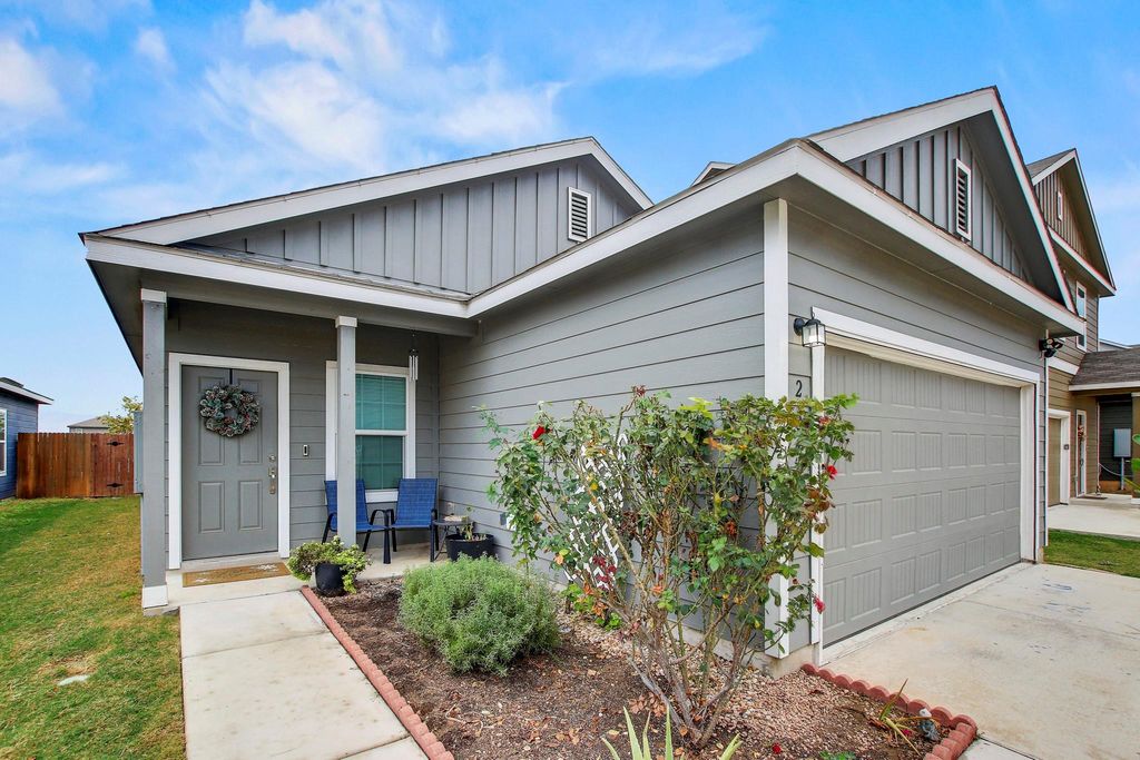 207 Soapstone PASS, Maxwell, TX 78656