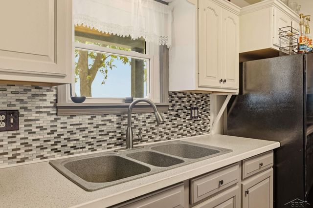 3405 S Miller Road, Saginaw, MI 48609