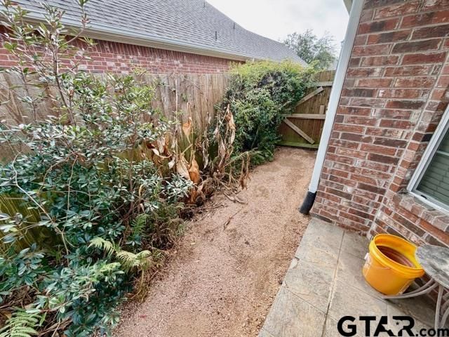 1911 Hollyglen, Tyler, TX 75703