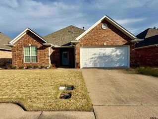 1911 Hollyglen, Tyler, TX 75703