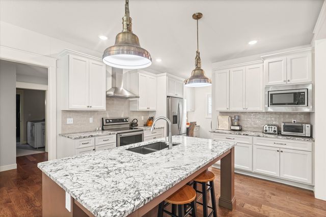 5317 HARBOR TOWN DR, Columbia, MO 65201