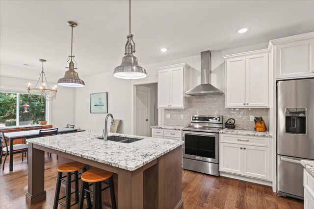 5317 HARBOR TOWN DR, Columbia, MO 65201