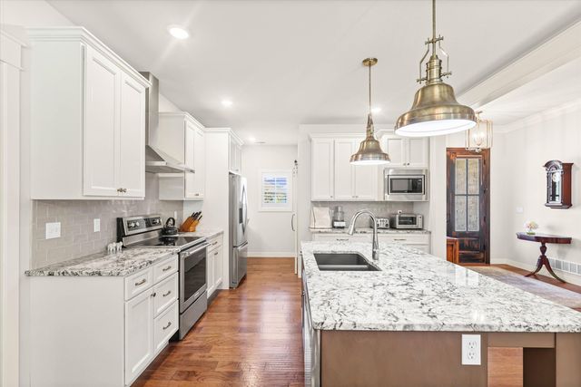 5317 HARBOR TOWN DR, Columbia, MO 65201