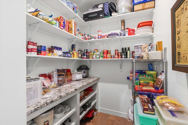 5317 HARBOR TOWN DR, Columbia, MO 65201