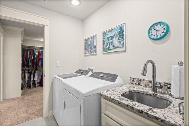 5317 HARBOR TOWN DR, Columbia, MO 65201