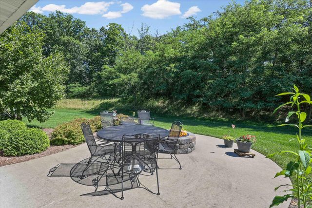 5317 HARBOR TOWN DR, Columbia, MO 65201