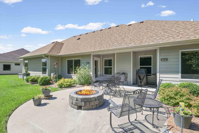 5317 HARBOR TOWN DR, Columbia, MO 65201