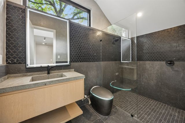 8915 San Benito Way, Dallas, TX 75218