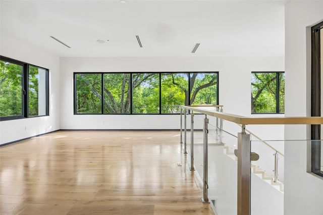 8915 San Benito Way, Dallas, TX 75218