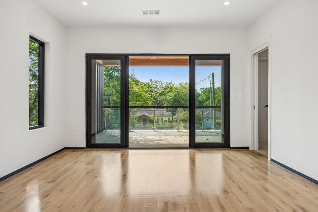 8915 San Benito Way, Dallas, TX 75218