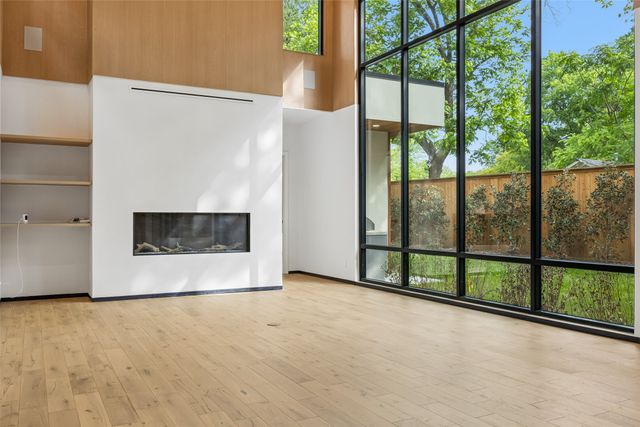 8915 San Benito Way, Dallas, TX 75218