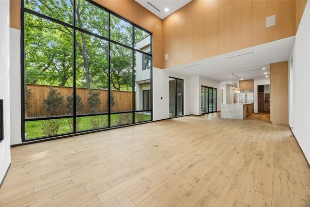 8915 San Benito Way, Dallas, TX 75218